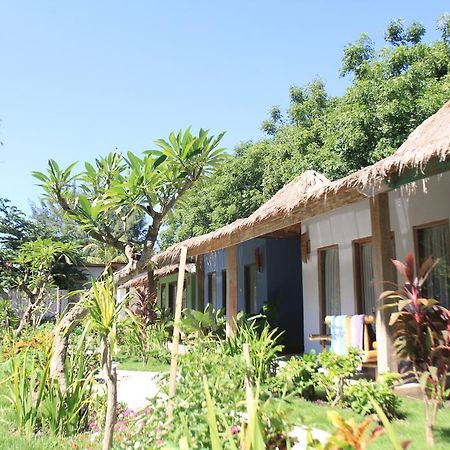 Maha Putri Bungalows Gili Trawangan Room photo