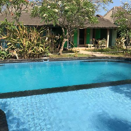 Maha Putri Bungalows Gili Trawangan Exterior photo