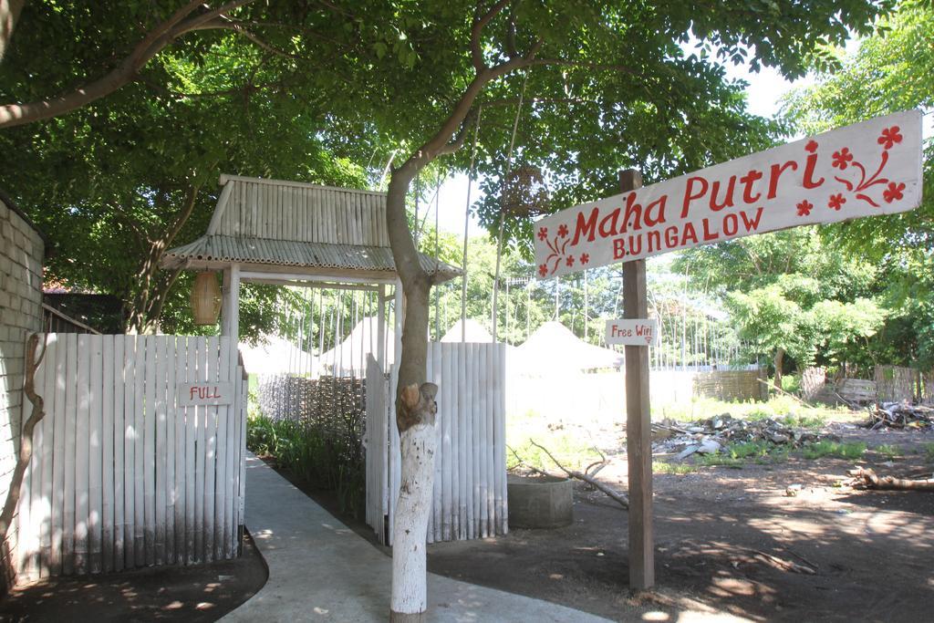 Maha Putri Bungalows Gili Trawangan Room photo