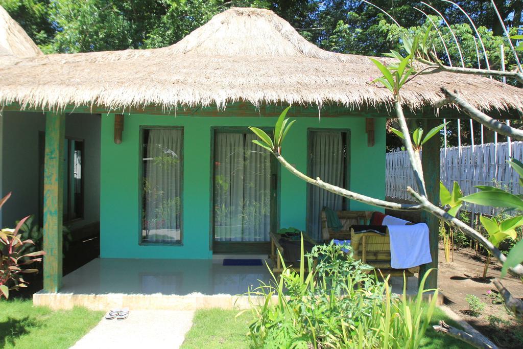 Maha Putri Bungalows Gili Trawangan Exterior photo