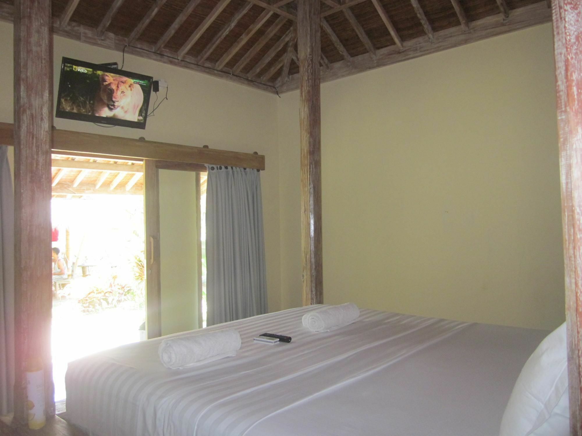 Maha Putri Bungalows Gili Trawangan Exterior photo