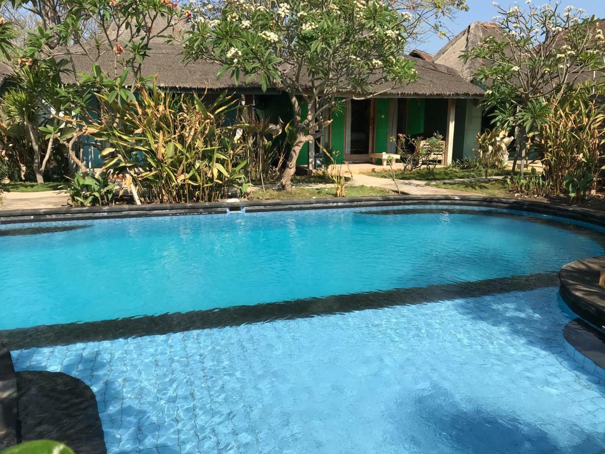Maha Putri Bungalows Gili Trawangan Exterior photo