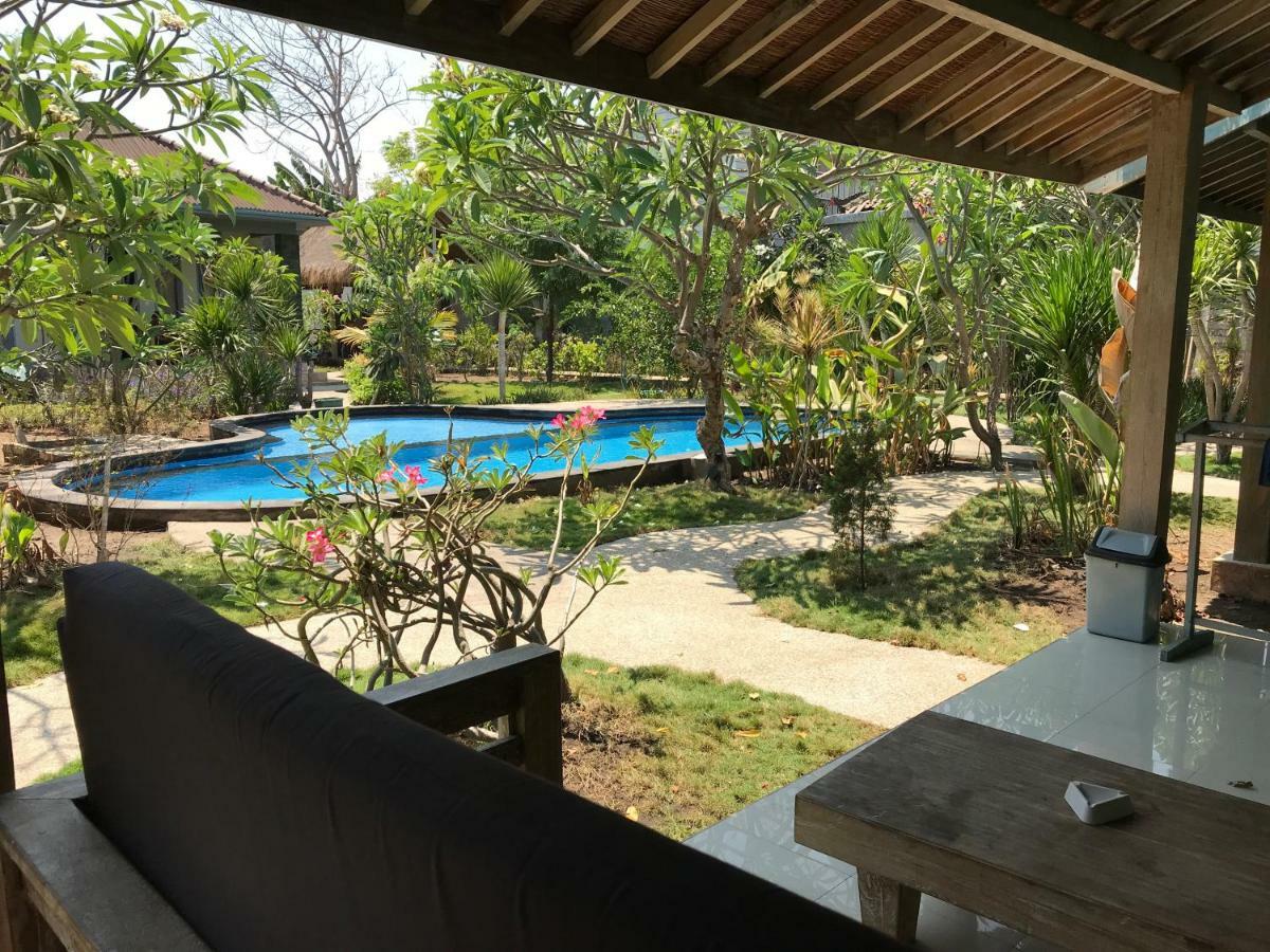 Maha Putri Bungalows Gili Trawangan Exterior photo