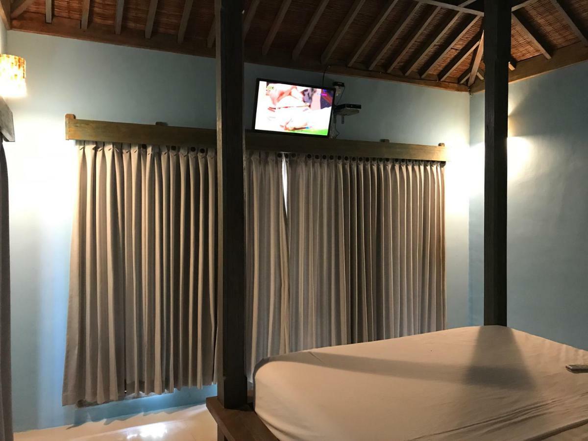 Maha Putri Bungalows Gili Trawangan Exterior photo